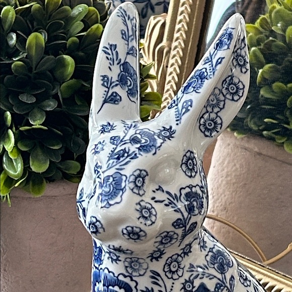 NEW! Vintage Inspired Chinoiserie Blue & White Floral Toile Ceramic Bunny Rabbit - Picture 8 of 9